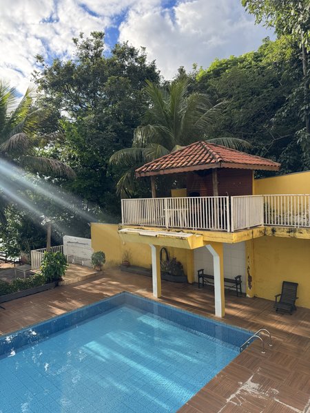 Piscina e gazebo